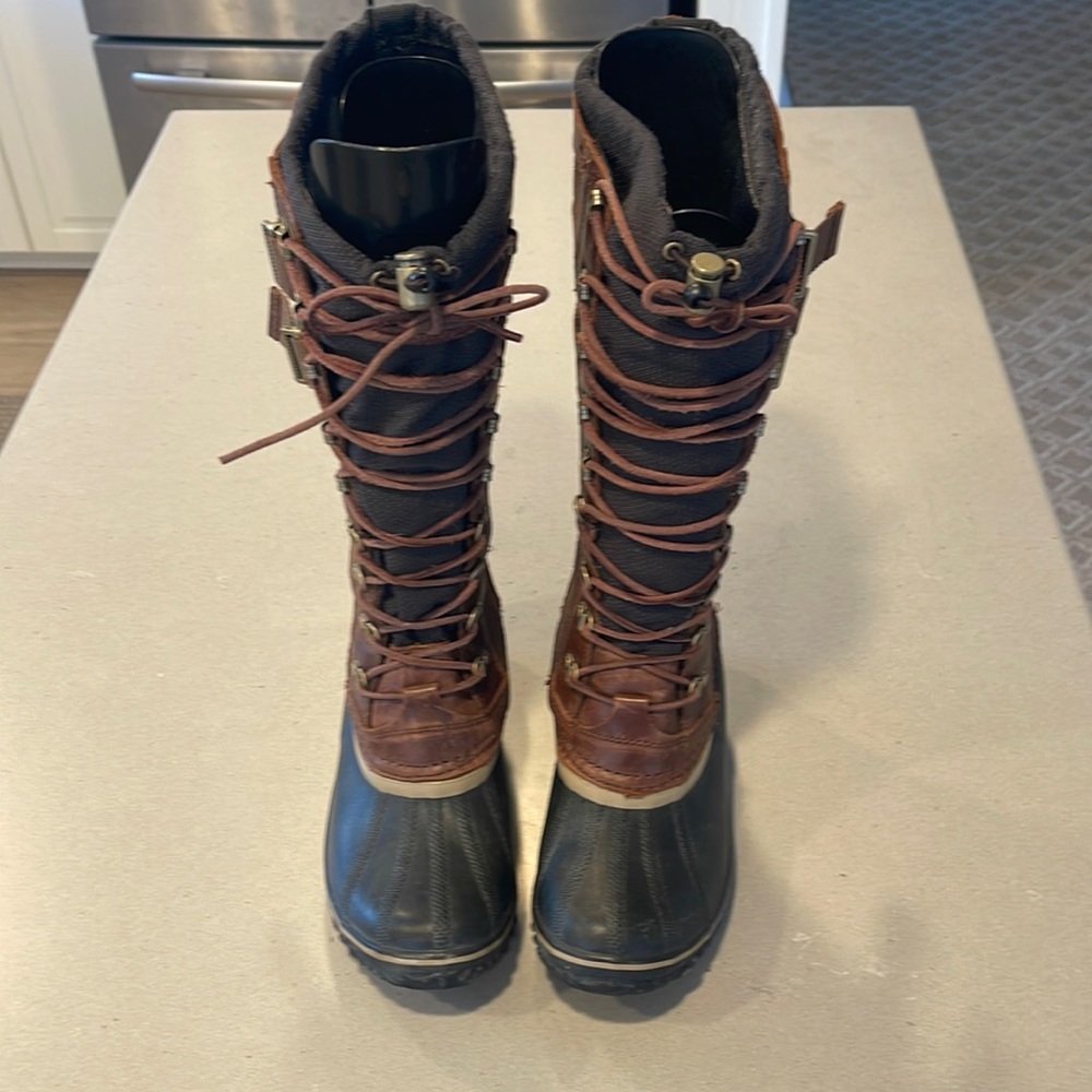 Sorel boots-winter is coming! Size 9
